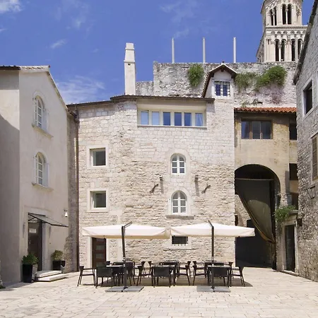Hotell Vestibul Palace & - Small Luxury Of The World 4*